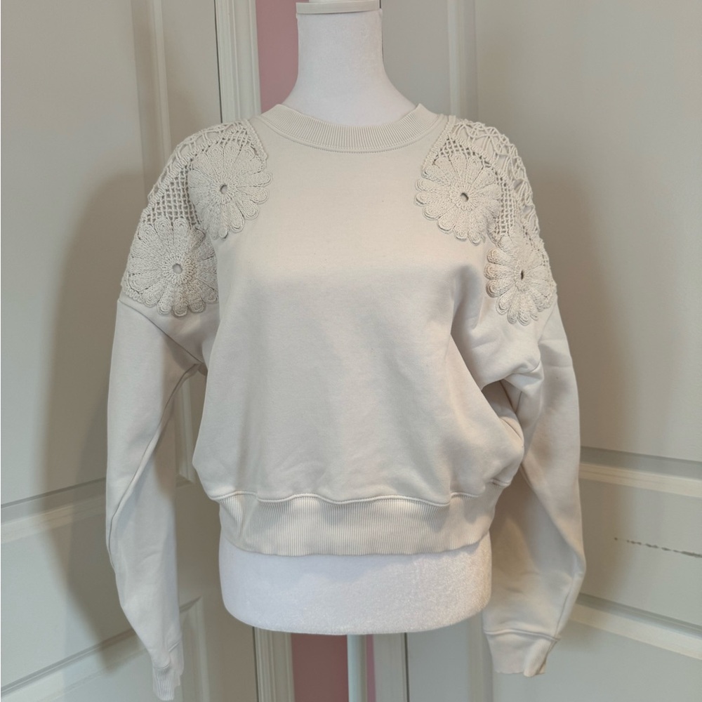 American eagle sweatshirt. Shoulder pattern. Size XS.